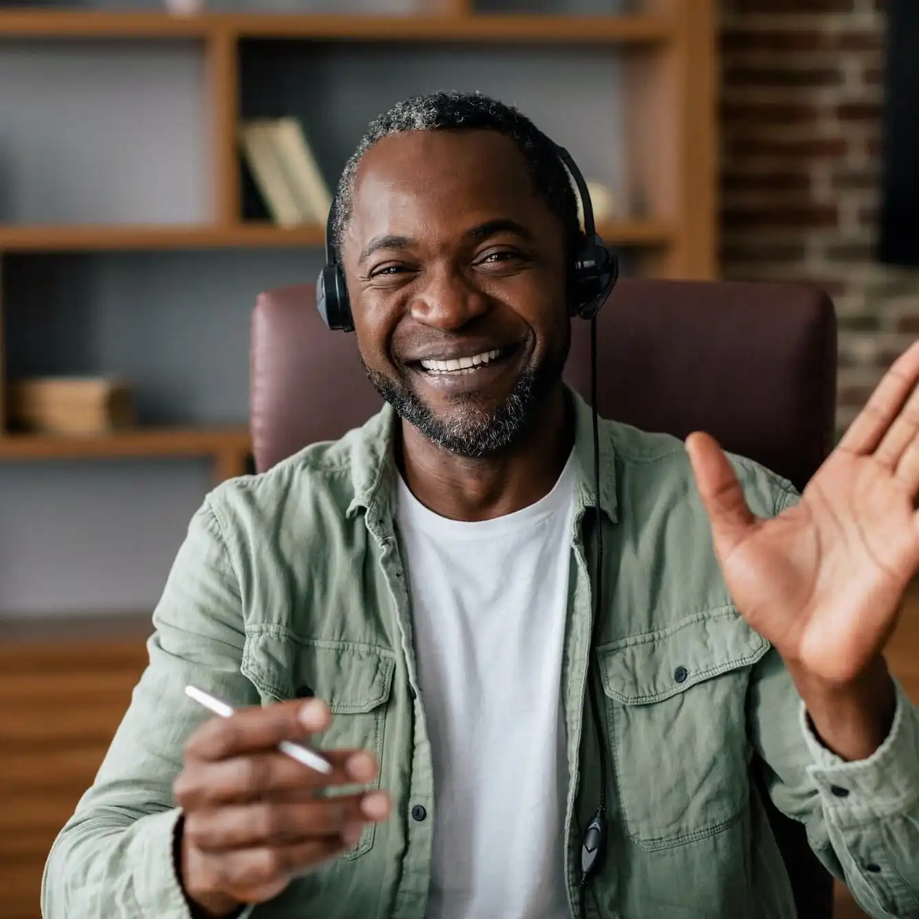 customer-support-and-work-at-home-smiling-adult-african-american-guy-manager-in-casual-and-uai-1337x1337